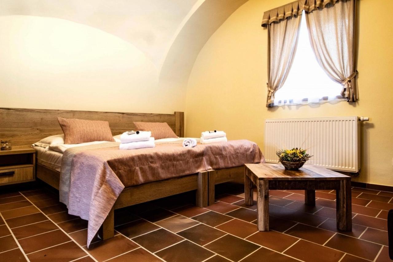 Residence Tvrz Skocice Esterno foto