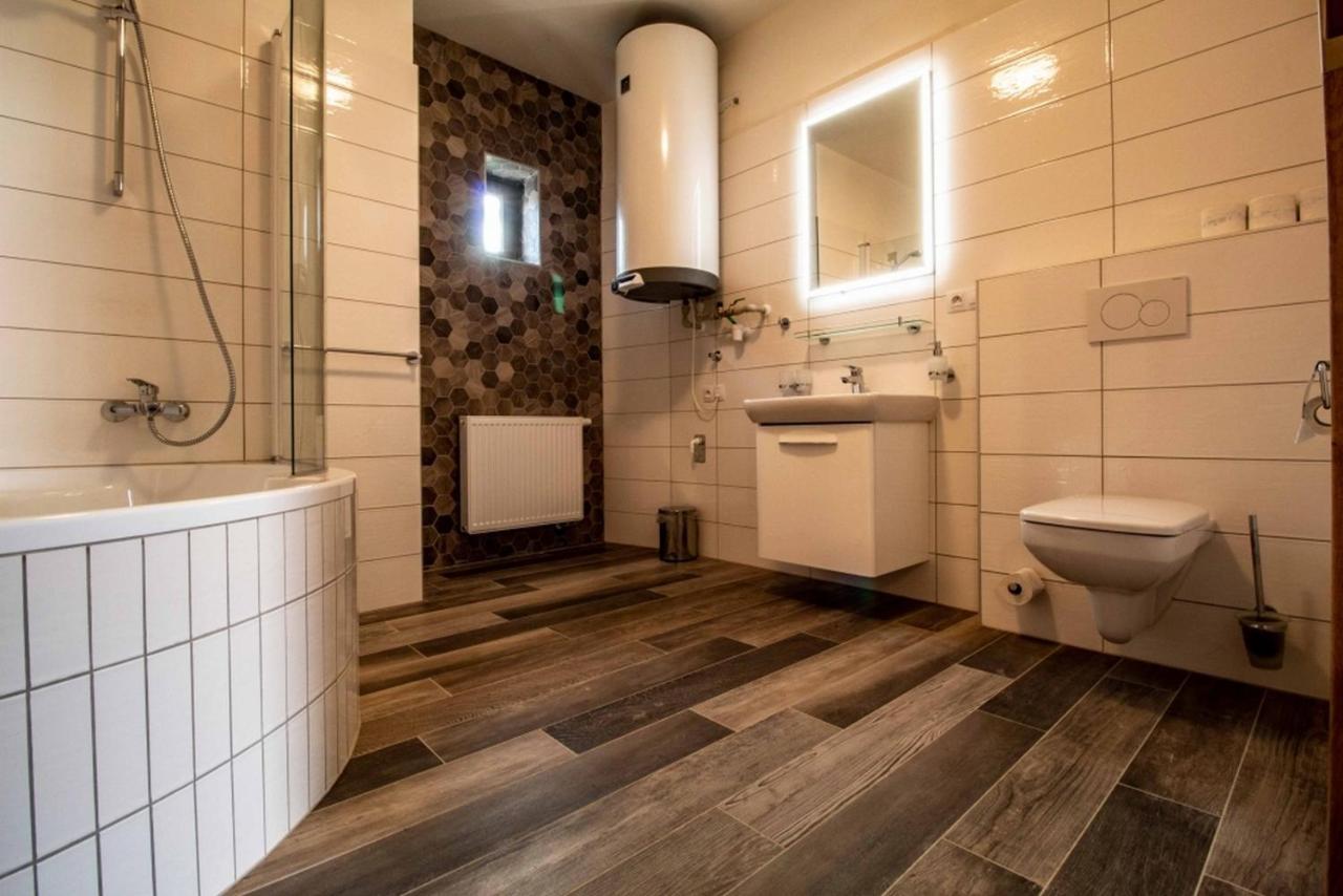 Residence Tvrz Skocice Esterno foto