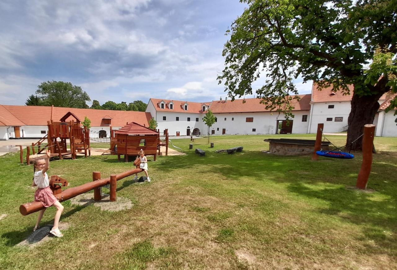 Residence Tvrz Skocice Esterno foto