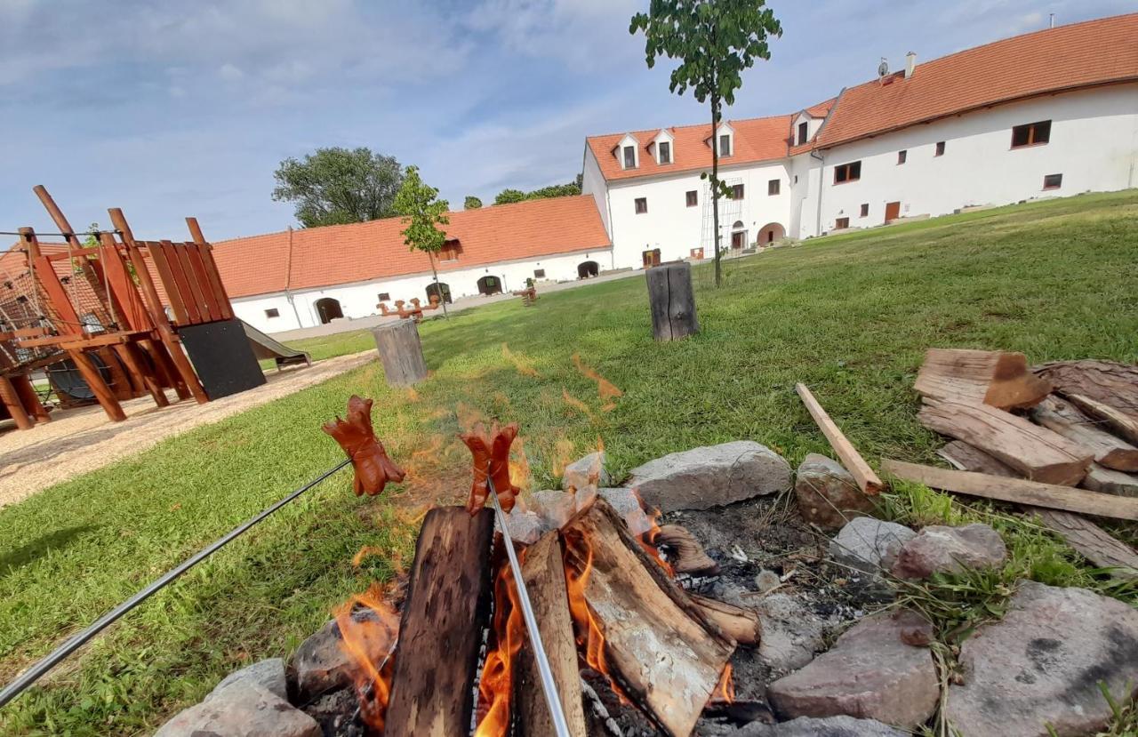Residence Tvrz Skocice Esterno foto