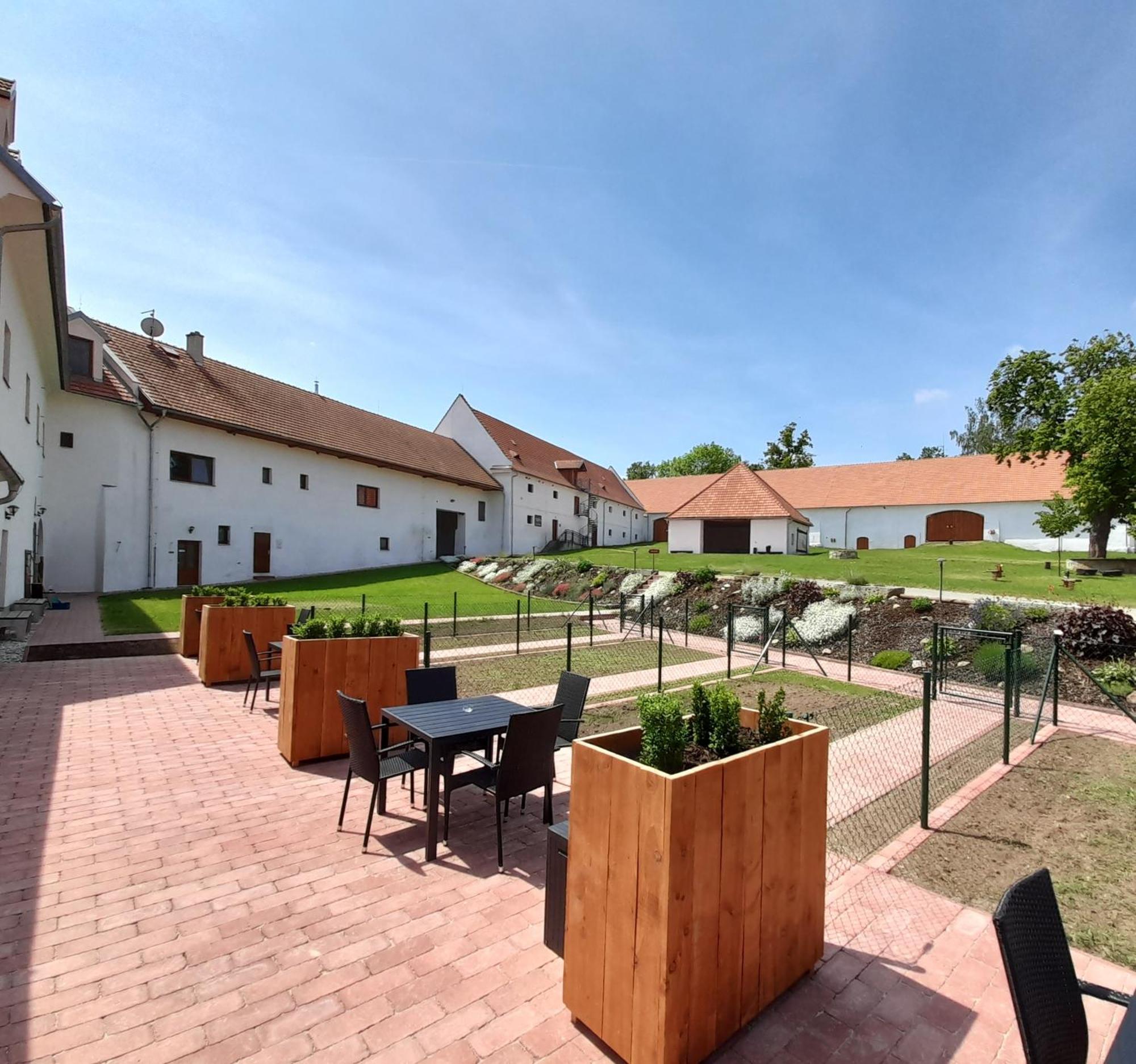 Residence Tvrz Skocice Esterno foto